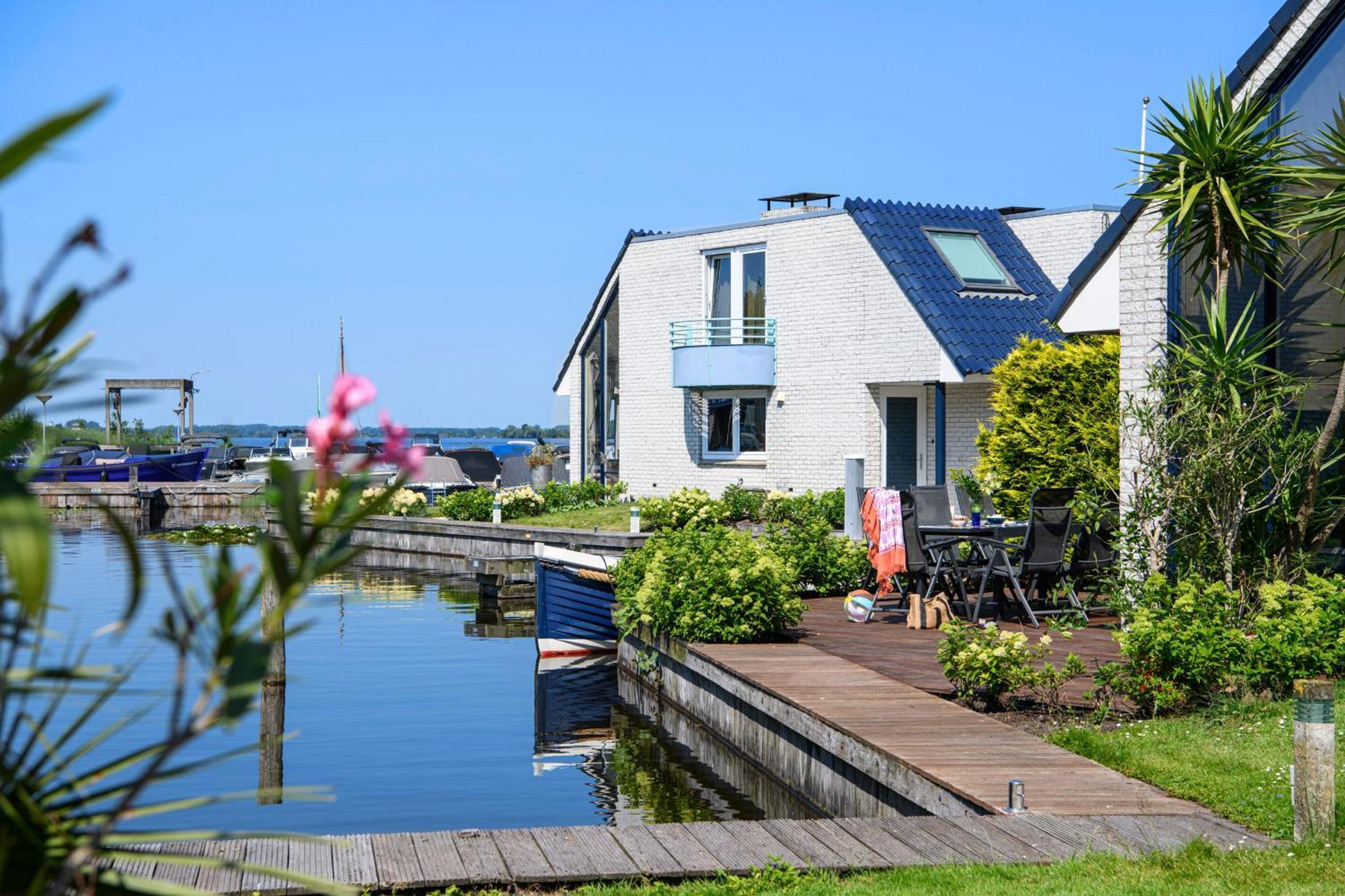 Amsterdam / Rien Den Broeke Village *
