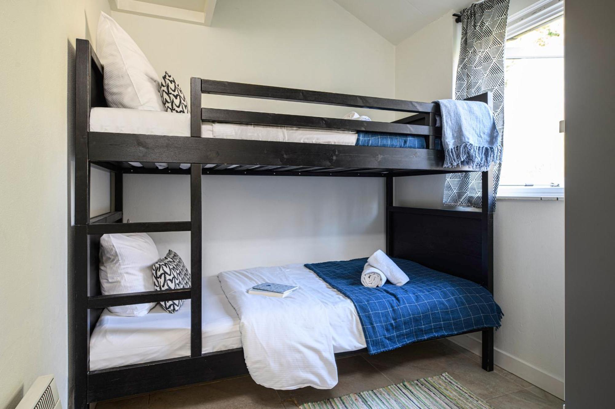 Ferienhaus Amsterdam / Rien Den Broeke Village *